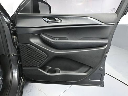 Used 2024 Jeep Grand Cherokee Altitude image 47