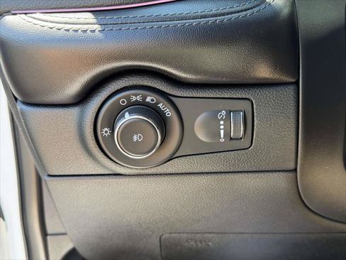 Used 2022 Dodge Durango SXT AWD/4WD image 22