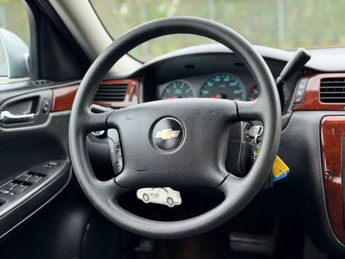 Used 2010 Chevrolet Impala LS FWD image 15