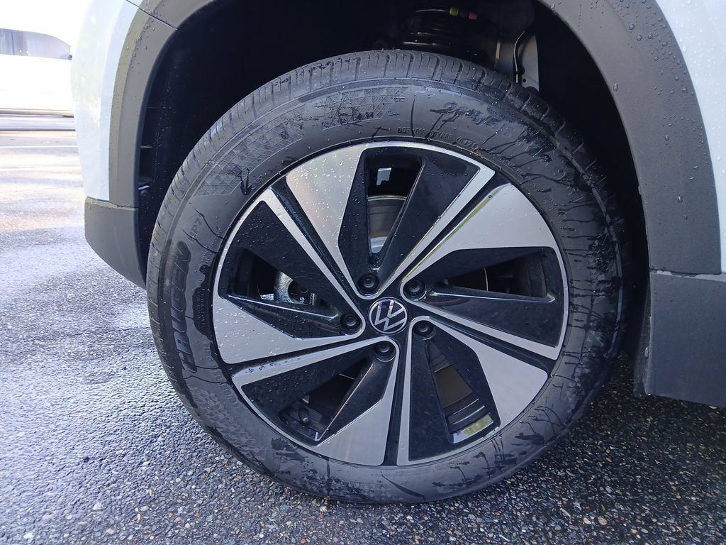 New 2026 Volkswagen Taos SE AWD/4WD image 26