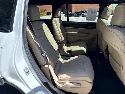 Used 2024 Jeep Grand Cherokee L Limited w/ Luxury Tech Group II AWD/4WD image 32