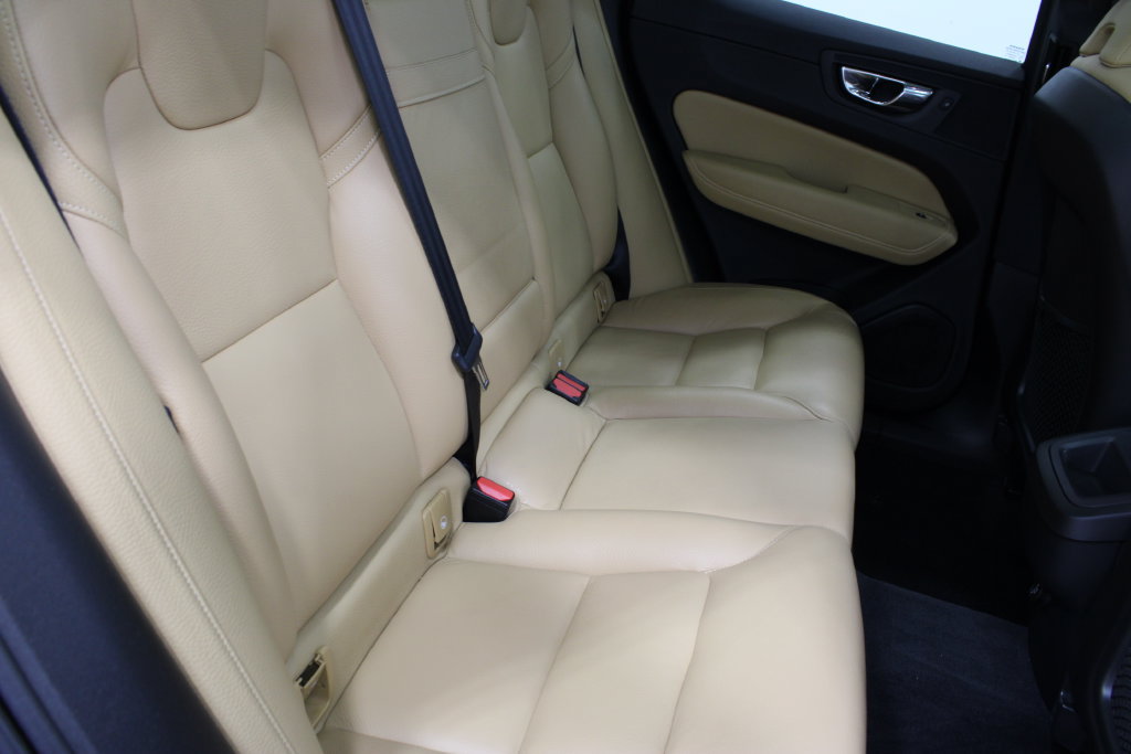 Used 2019 Volvo XC60 T6 Momentum w/ Premium Package AWD/4WD image 21