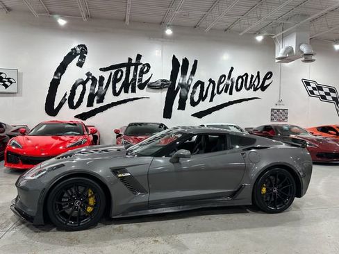 Used 2015 Chevrolet Corvette Z06 w/ 3LZ Preferred Equipment Group RWD image 26