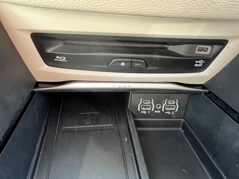 Used 2021 Chrysler Pacifica Limited w/ Uconnect Theater Family Group AWD/4WD image 27