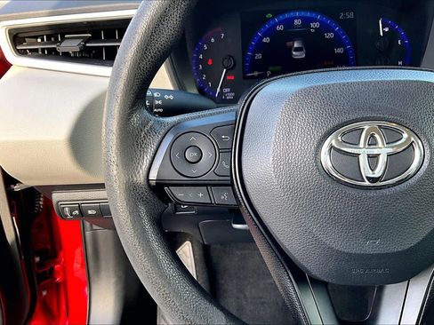 Used 2021 Toyota Corolla LE image 22