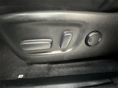 Used 2018 Toyota RAV4 Limited image 12