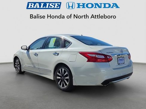 Used 2016 Nissan Altima 2.5 SV w/ Convenience Package FWD image 2