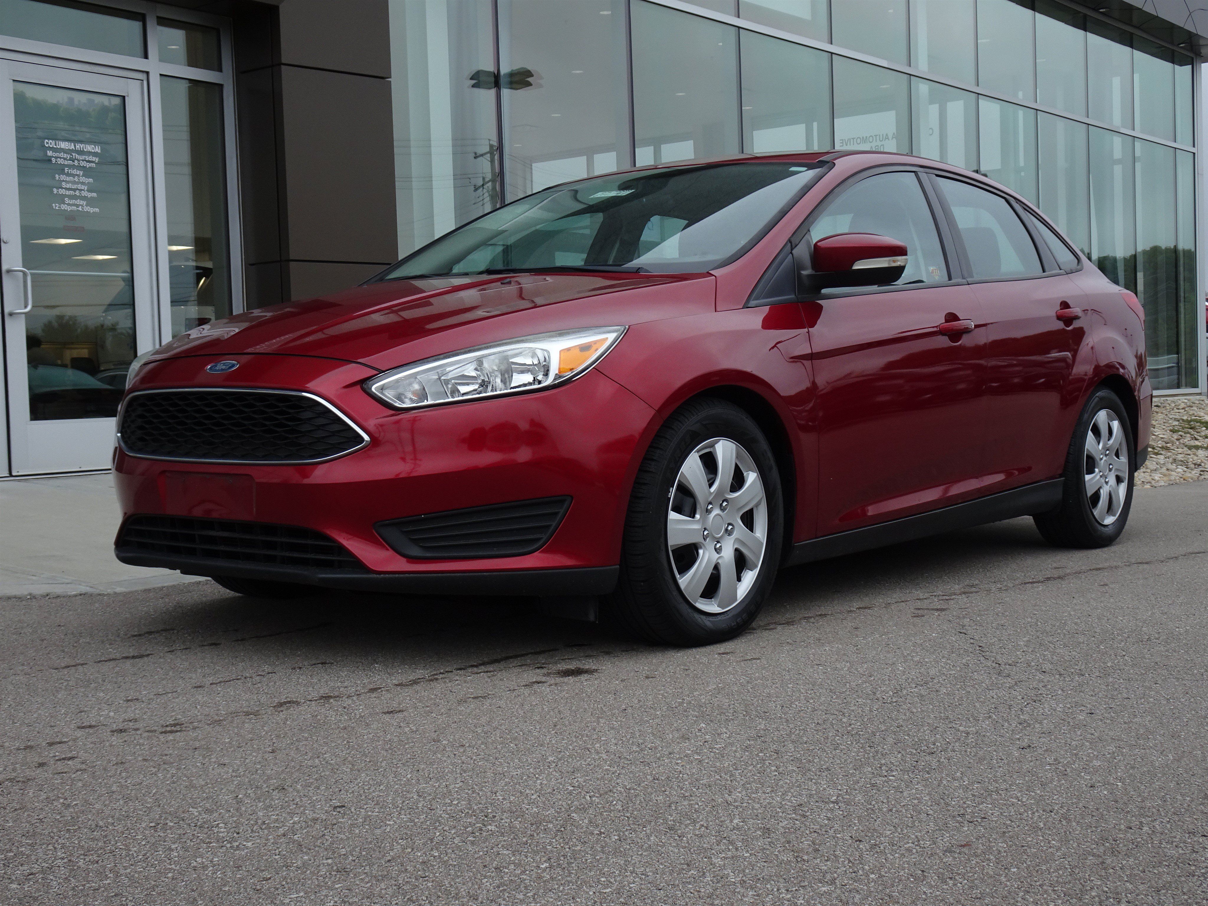 Used 2016 Ford Focus SE FWD image 1