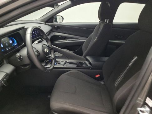 Used 2025 Hyundai Elantra Sport FWD image 17
