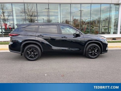 Used 2024 Toyota Highlander XLE image 9