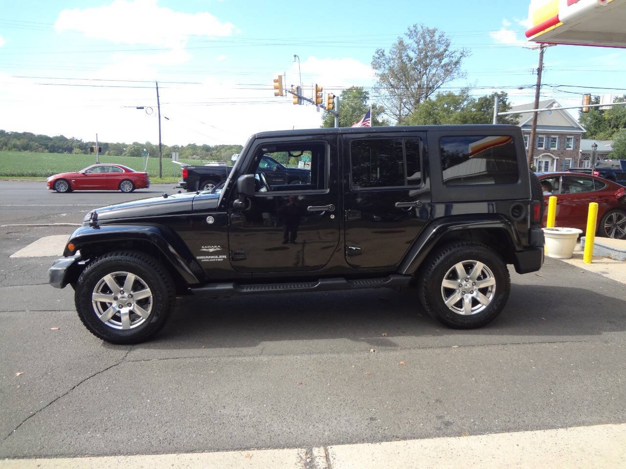 Used 2012 Jeep Wrangler Unlimited Sahara w/ Dual Top Group AWD/4WD image 3