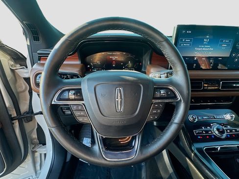 Used 2022 Lincoln Nautilus Reserve w/ Luxury Package image 8