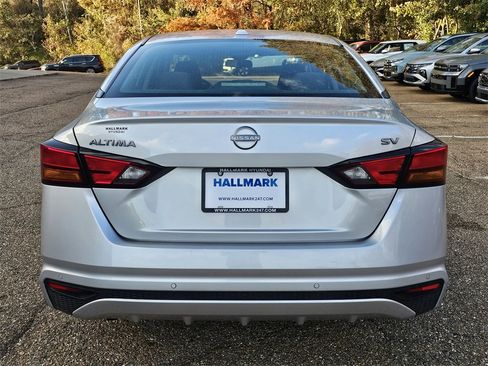 Used 2024 Nissan Altima 2.5 SV image 5