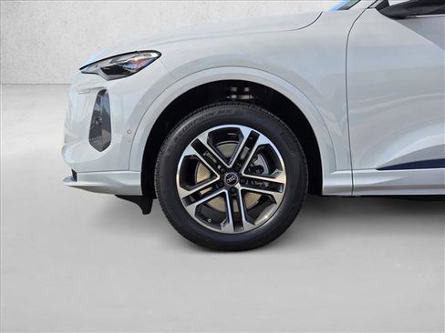 New 2025 Audi Q5 Premium image 9