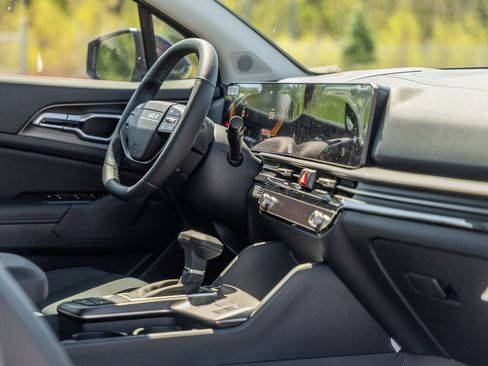 New 2026 Kia Sportage EX FWD image 8