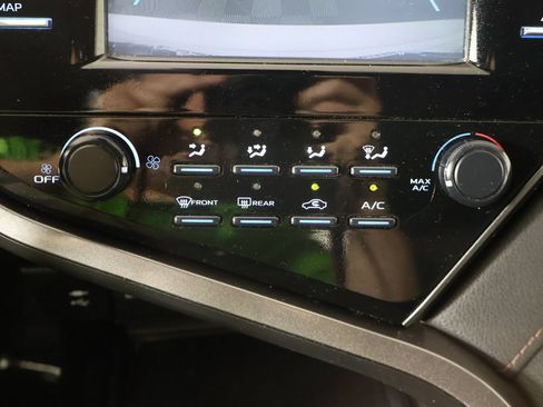 Used 2019 Toyota Camry LE FWD image 38
