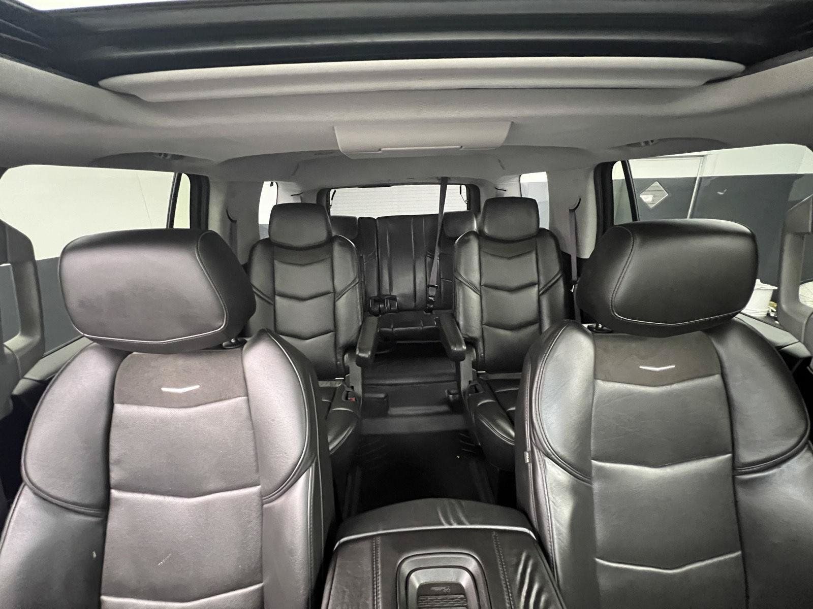 Used 2016 Cadillac Escalade Luxury AWD/4WD image 32
