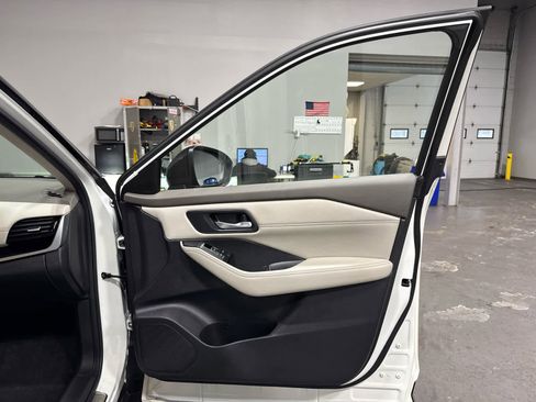 Used 2023 Nissan Rogue SL w/ SL Premium Package image 28