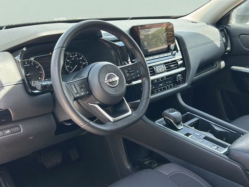 Used 2025 Nissan Pathfinder SV w/ SV Premium Package FWD image 13
