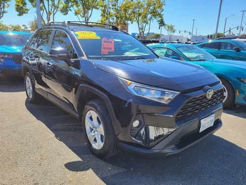 Used 2020 Toyota RAV4 XLE w/ All Weather Liner Package FWD image 1