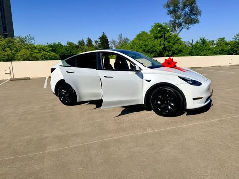 Used 2021 Tesla Model Y 2WD image 31