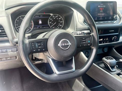 Used 2024 Nissan Rogue SV FWD image 11