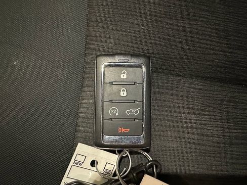 Used 2023 Jeep Grand Cherokee Laredo w/ Luxury Tech Group I AWD/4WD image 17