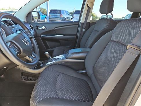 Used 2017 Dodge Journey SE w/ Flexible Seating Group image 15