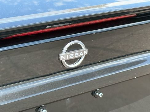 Used 2023 Nissan Maxima SR w/ Sport Mat Group FWD image 9