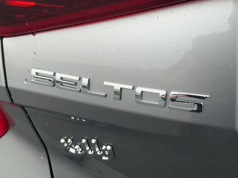 Used 2021 Kia Seltos S image 33