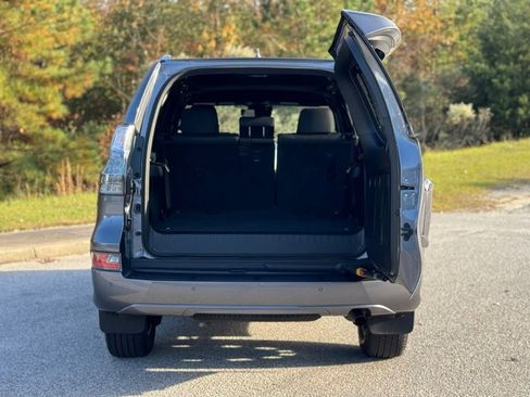 Used 2023 Lexus GX 460 Premium w/ Premium Package image 17