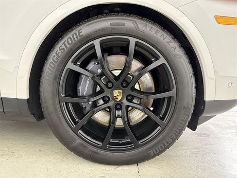 Certified 2025 Porsche Cayenne E-Hybrid image 15