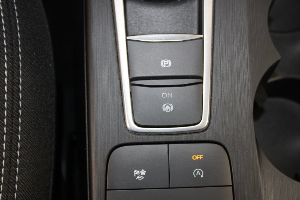 Used 2025 Ford Escape Active AWD/4WD image 50
