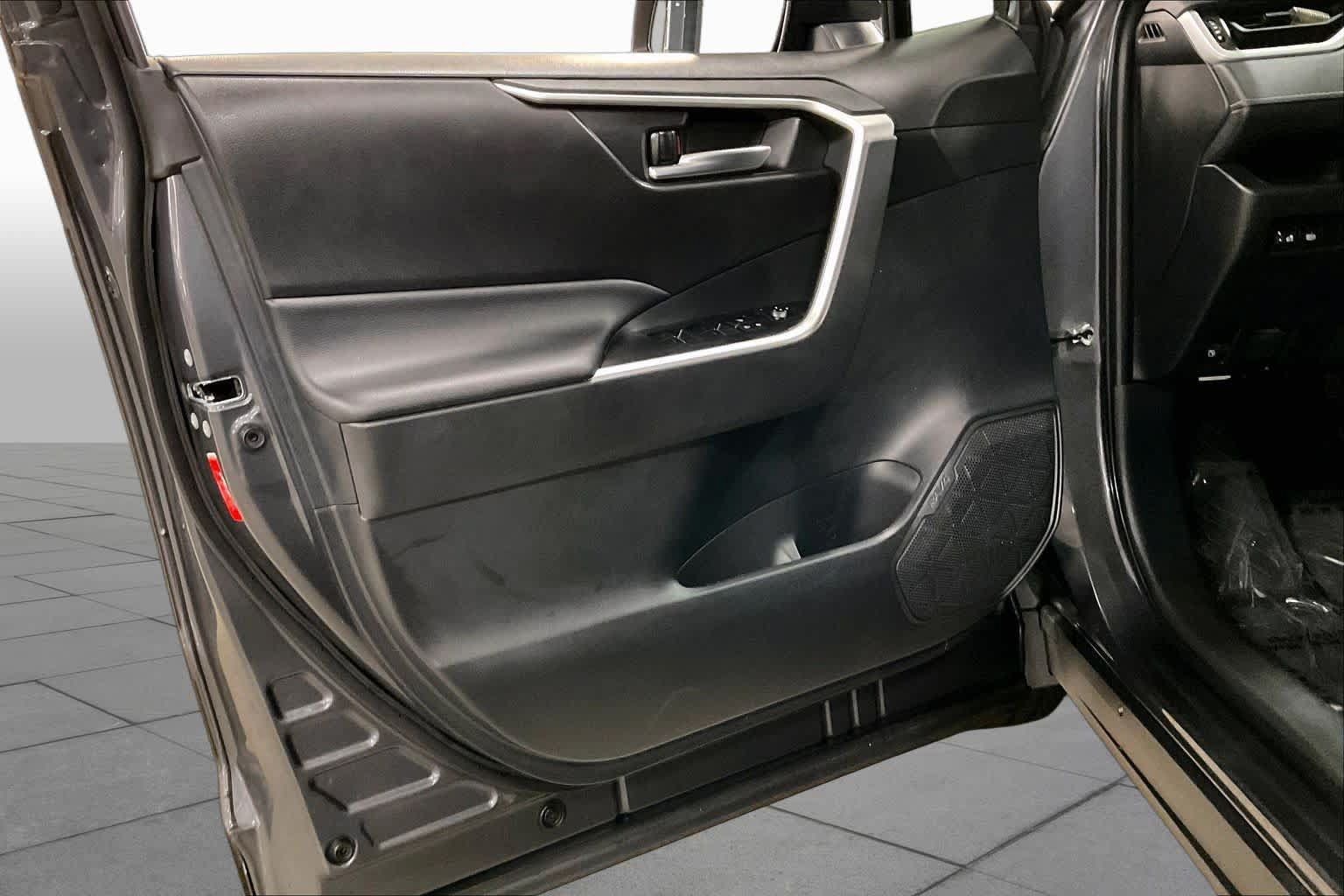 Used 2024 Toyota RAV4 XLE AWD/4WD image 21
