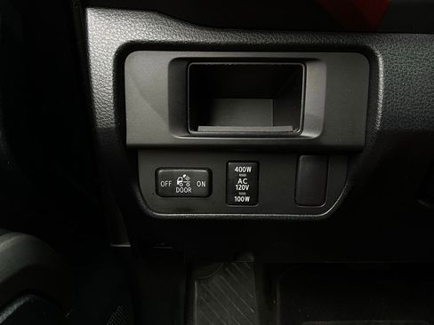 Used 2016 Toyota Tacoma TRD Sport image 24