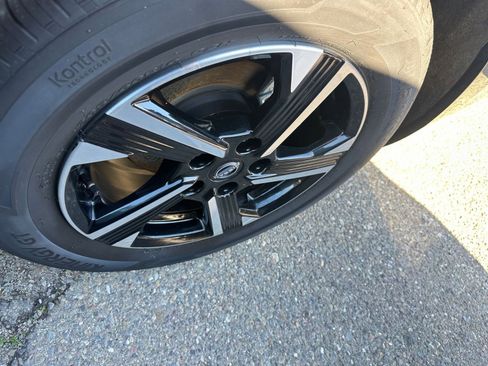 Used 2025 Nissan Sentra SV image 30