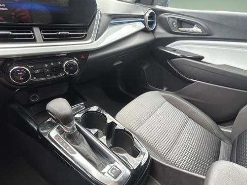 Used 2025 Chevrolet Trax LT w/ Driver Confidence Package FWD image 15