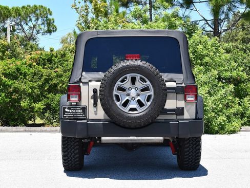 Used 2018 Jeep Wrangler Unlimited Rubicon w/ Connectivity Group AWD/4WD image 5