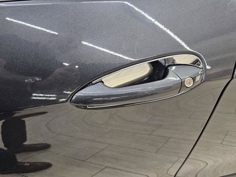 Used 2014 Mercedes-Benz E 550 4MATIC Sedan image 12