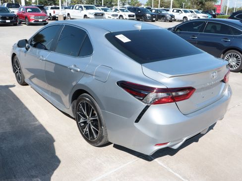 Used 2024 Toyota Camry SE FWD image 8