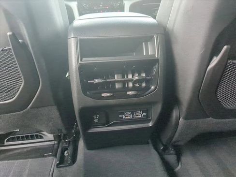 Certified 2025 Jeep Grand Cherokee Altitude AWD/4WD image 17