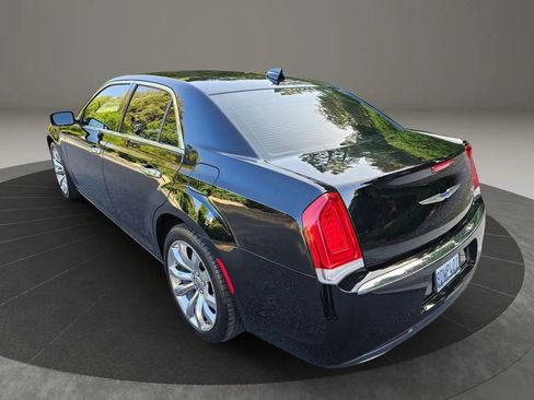 Used 2018 Chrysler 300 Limited image 5