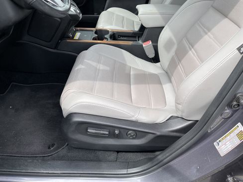 Used 2021 Honda CR-V Touring image 3