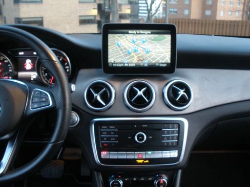 Used 2019 Mercedes-Benz GLA 250 4MATIC image 37