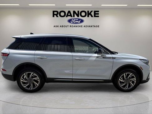 Used 2025 Lincoln Corsair AWD w/ Equipment Group 101A image 8