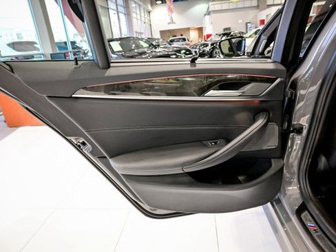 Used 2021 BMW 530i xDrive w/ Executive Package image 15