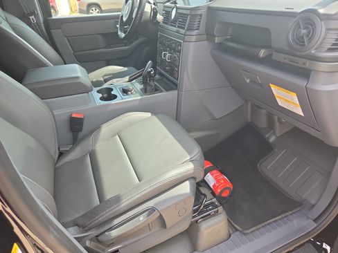 Used 2025 INEOS Grenadier Station Wagon AWD/4WD image 9