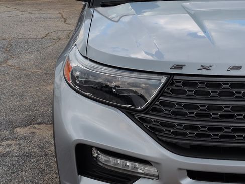 Certified 2022 Ford Explorer XLT w/ Equipment Group 202A RWD image 8