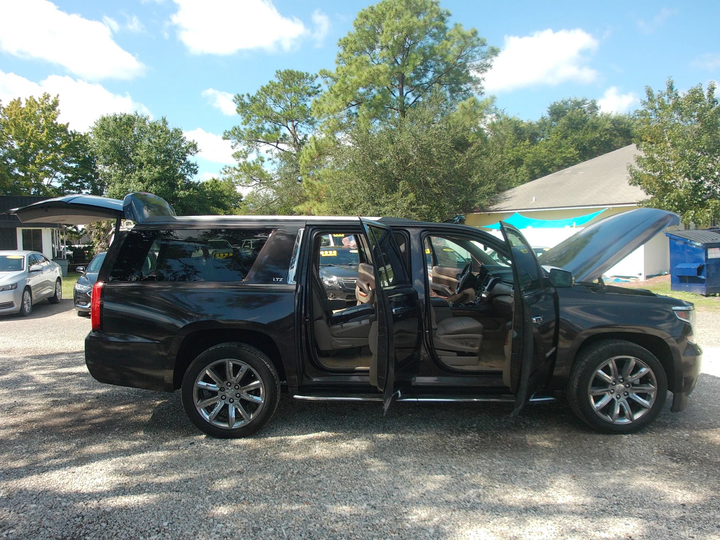 Used 2015 Chevrolet Suburban LTZ RWD image 41