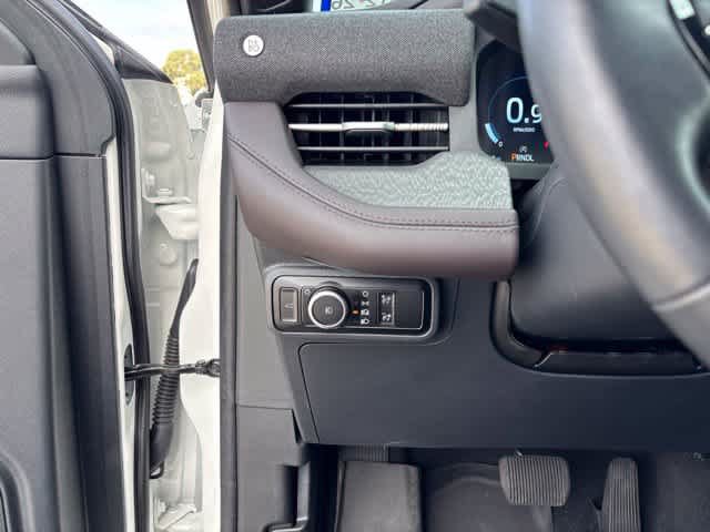 Used 2025 Ford Explorer Platinum RWD image 10